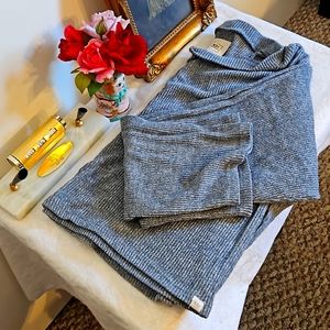 Size XL Rip Curl Crop Sweater